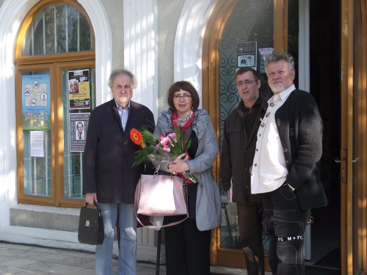 Devis Grebu, Angela Furtuna, Tudorel Urian si Pavel Susara, in fata Muzeului National al Literaturii Romane, pe 6 mai, ora 18